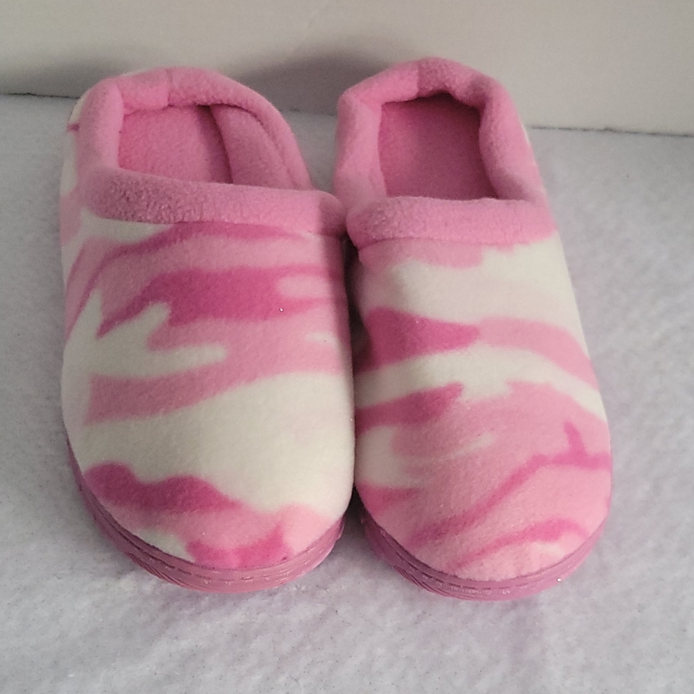 Pink/white slippers size xl 11-12 💝Valentines present